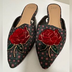 A New Day Pointed Mules with Rose Appliqué Green Red Size 9
